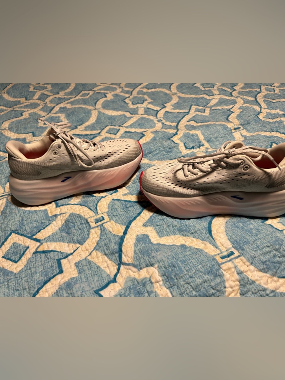 Women’s White Athletic!Brooks glycerin max size 7 - Picture 2 of 9